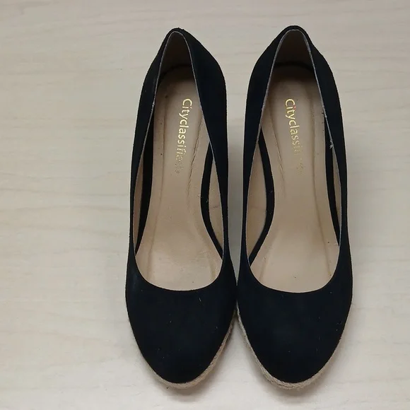 City Classified Women's Black Wedge Shoes Size 8.5 - Picture 1 of 4